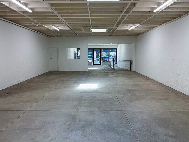 More Photos Of 535 S Lake Ave, Pasadena General Retail For Sale