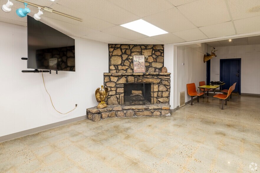 More Photos Of 7781 Highway 167 S, Sheridan Convenience Store For Lease