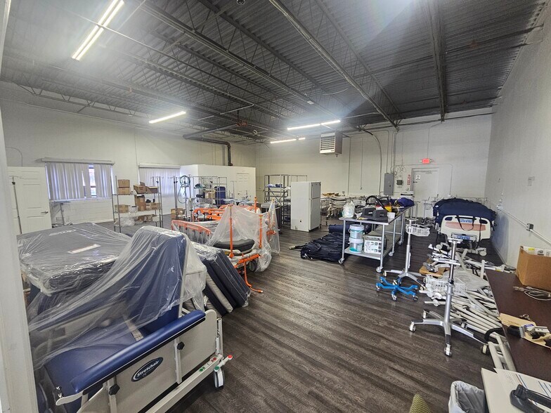 More Photos Of 424 Kelley Dr, West Berlin Light Distribution For Lease