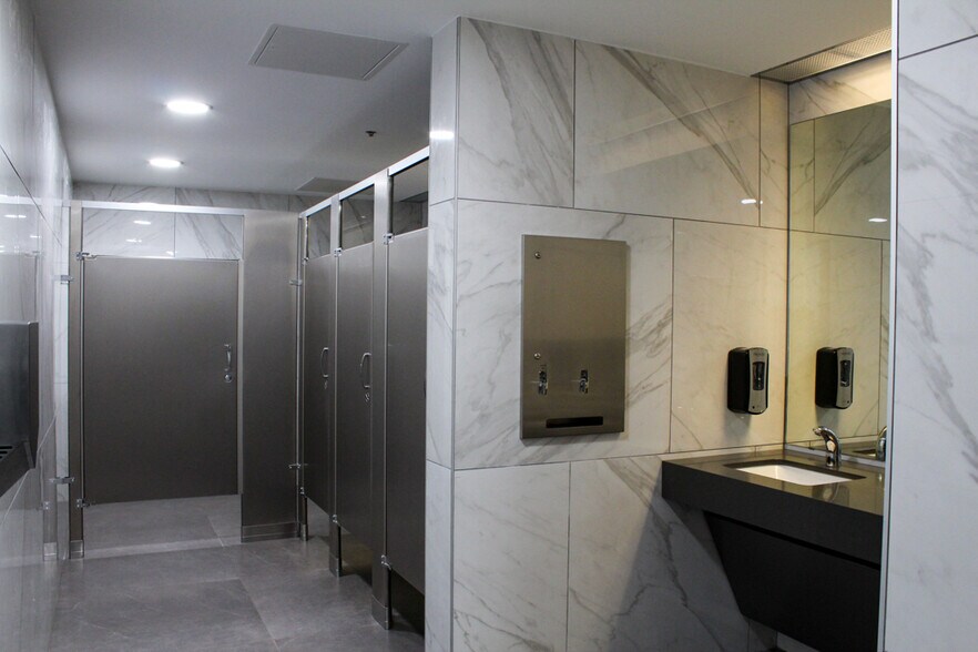 More Photos Of 2800 N Dallas Pky, Plano Office For Lease