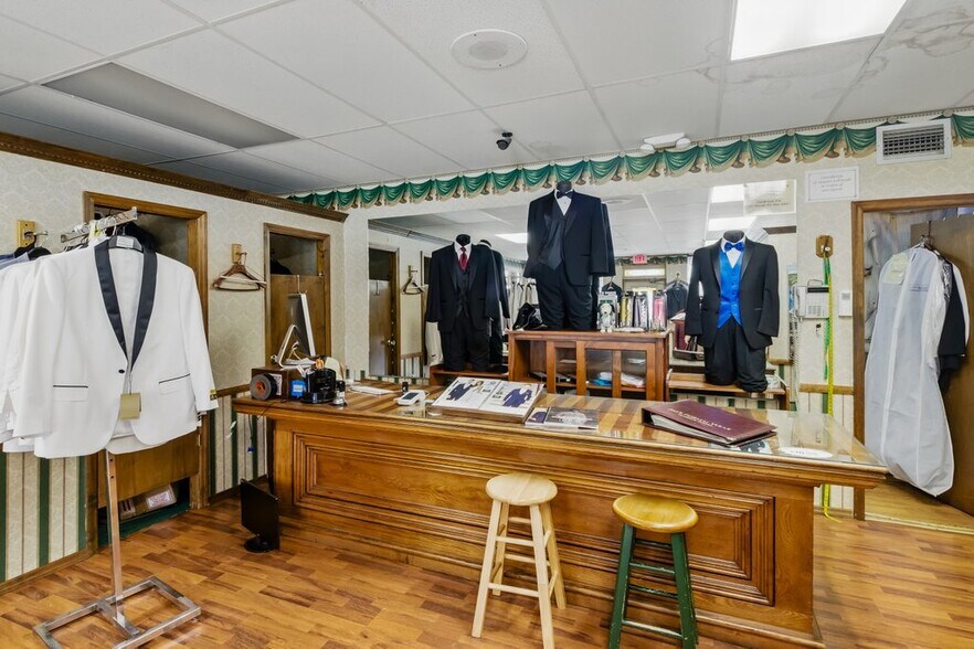 More Photos Of 4066 Broward Blvd, Fort Lauderdale Storefront Retail Office For Sale