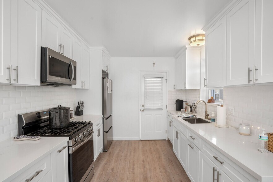 More Photos Of 4259 Cahuenga Blvd, Toluca Lake Apartments For Sale