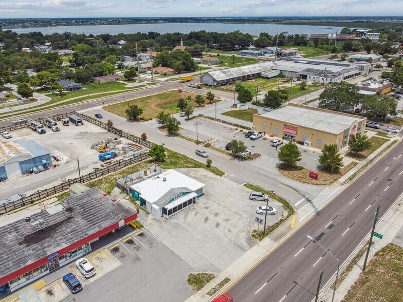 More Photos Of 275 S Lake Shore Way, Lake Alfred Restaurant For Sale