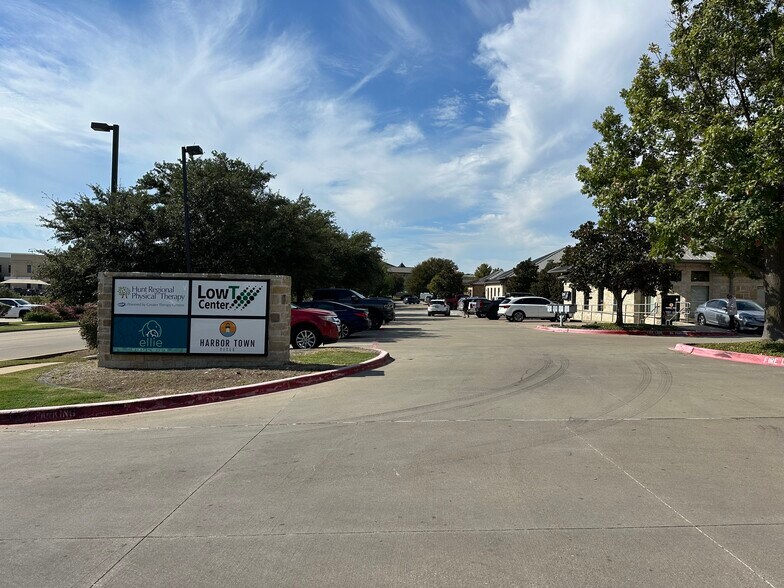 More Photos Of 930 W Ralph Hall Pky, Rockwall Medical For Lease