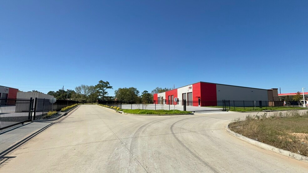 More Photos Of 4333-4334 Kreinhop Rd, Spring Unknown For Lease