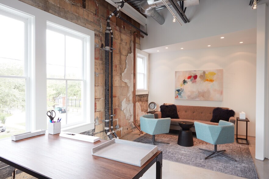 More Photos Of 104 W 12th St, Houston Loft Creative Space For Lease