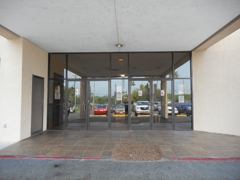 More Photos Of 864 Central Blvd, Brownsville Medical For Sale