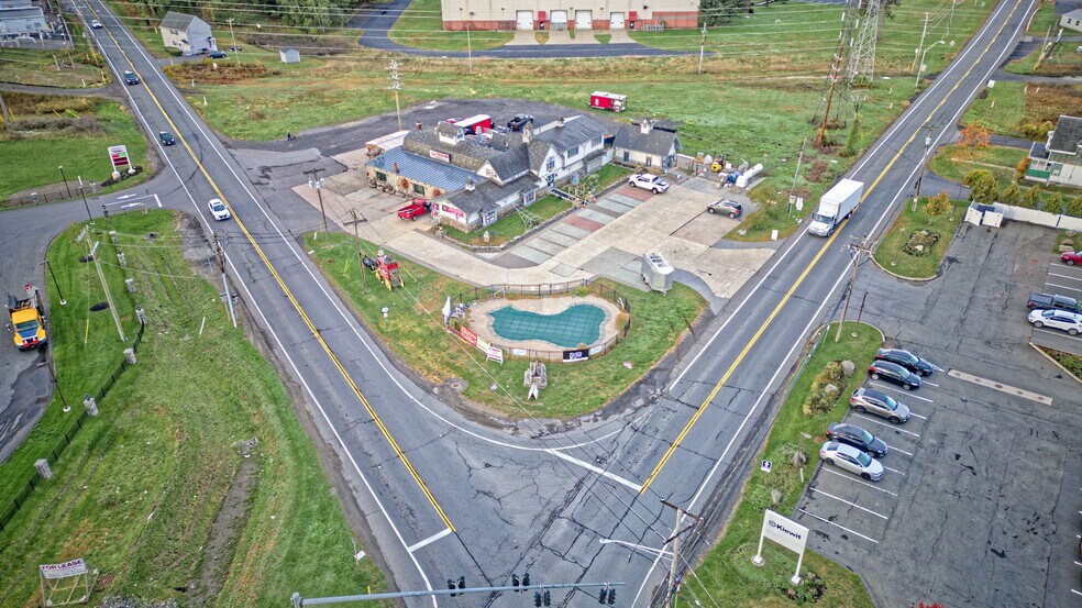 More Photos Of 671 Mariaville Rd, Schenectady Garden Center For Sale