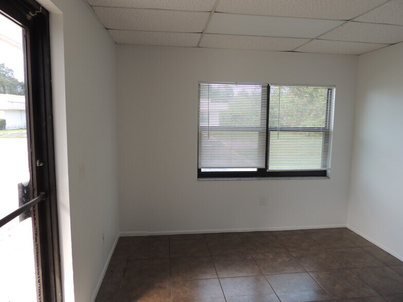 More Photos Of 2311 Whitfield Industrial Way, Sarasota Warehouse For Sale