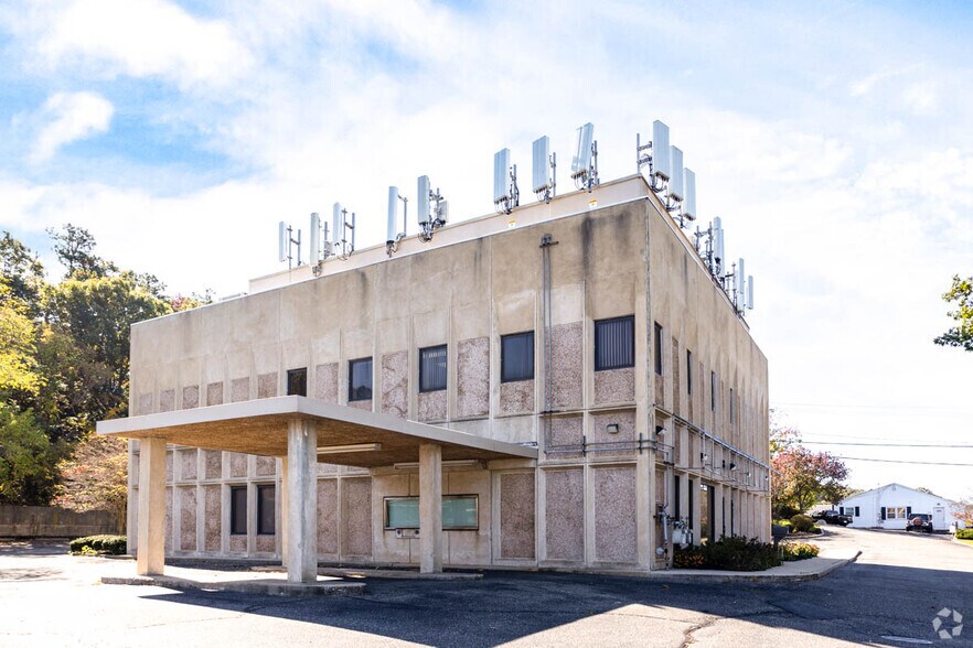 More Photos Of 996 W Jericho Tpke, Smithtown Office For Lease