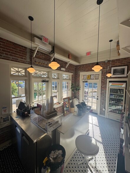 More Photos Of 410 E 37th St, Savannah Freestanding For Lease