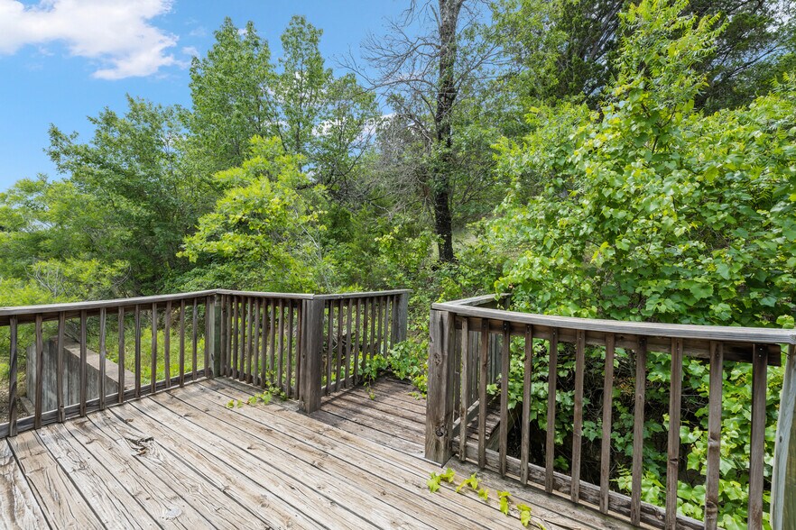 More Photos Of 19019 TX-71, Spicewood Office Residential For Lease