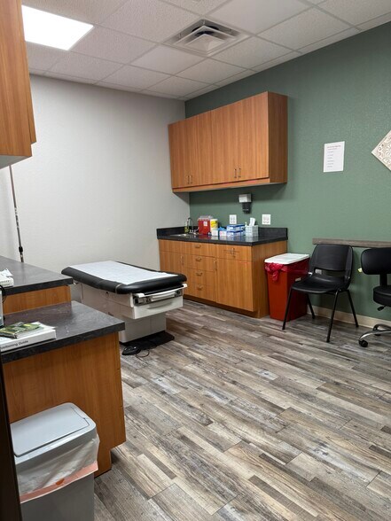 More Photos Of 1315 Chisholm Trail Pky, Duncan Medical For Sale