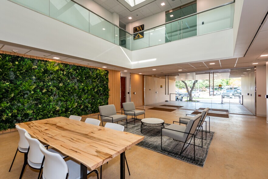 More Photos Of 104 Decker Ct, Irving Unknown For Lease