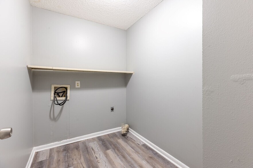 More Photos Of 333 S Mock Rd, Albany Apartments For Sale