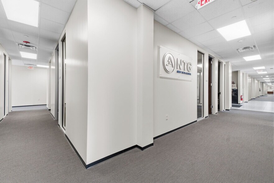 More Photos Of 911 Regional Park Dr, Houston Office For Sale
