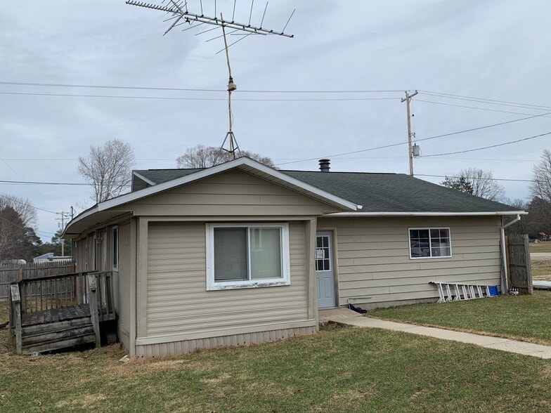 More Photos Of 8036 N Clare Ave, Harrison Convenience Store For Sale