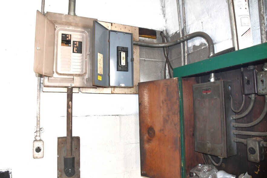 More Photos Of 17162 Shreve Run Rd, Pleasantville Manufacturing For Sale