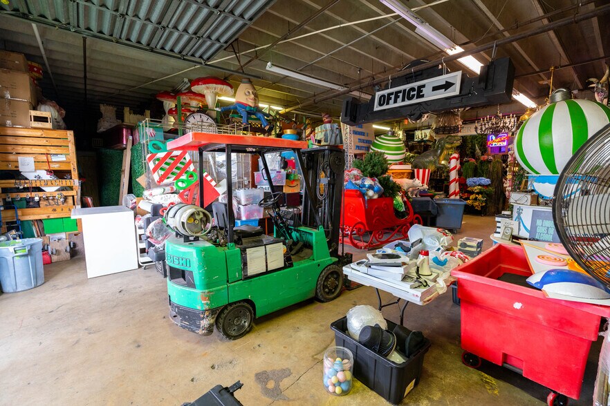 More Photos Of 1240 NW 74th St, Miami Warehouse For Sale