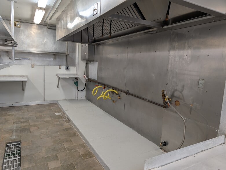 More Photos Of 306 Nordic dr, Petersburg Freestanding For Sale