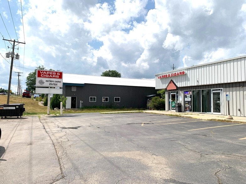More Photos Of 1312 Hamilton St, Stoughton General Retail For Sale