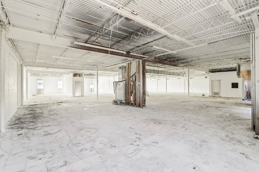 More Photos Of 8717 W Judge Perez Dr, Chalmette Office For Sale