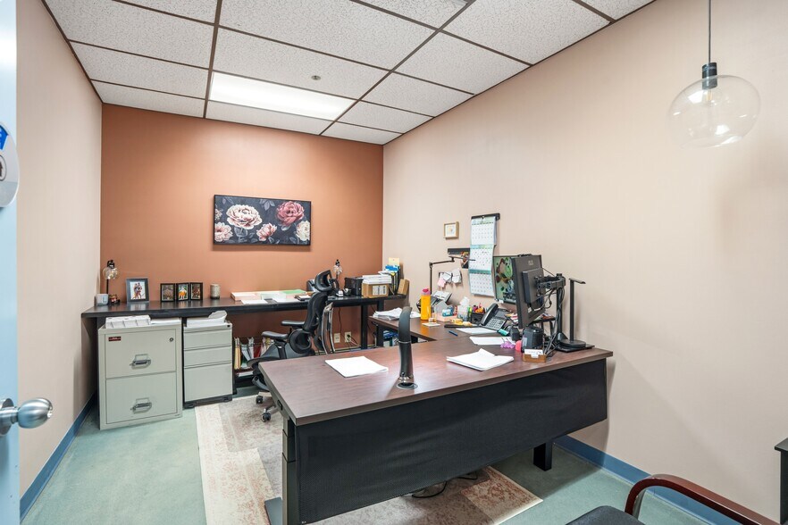 More Photos Of 7630 S 10th St, Oak Creek Office For Sale