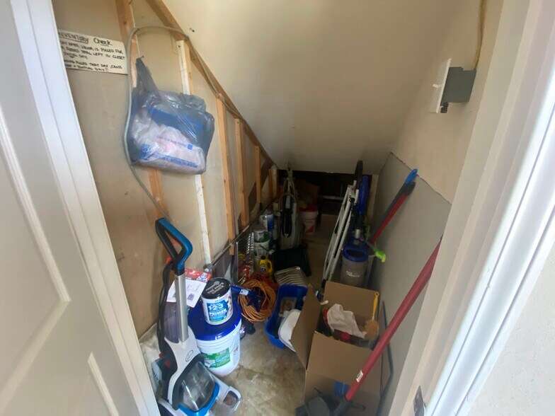 More Photos Of 1 Proactive Dr, New Florence Hotel For Sale