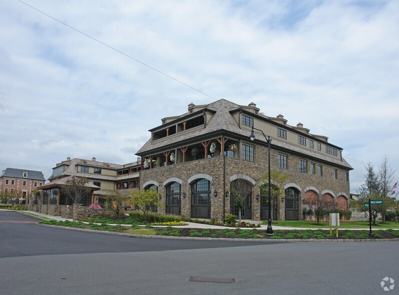 More Photos Of 127 W Main St, Tarrytown General Retail For Sale