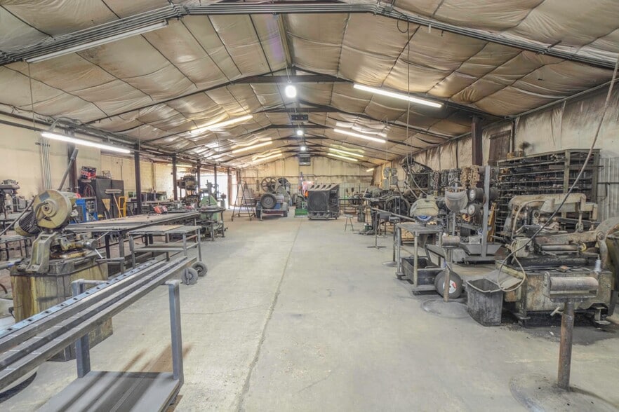 More Photos Of 1117 N Avenue T, Lubbock Warehouse For Sale
