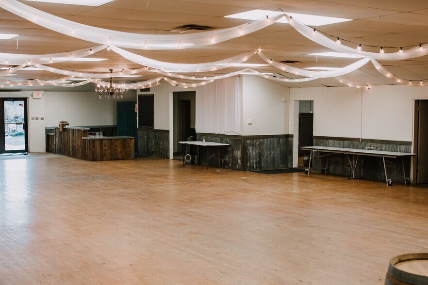 More Photos Of 13893 US Highway 87, Adkins Flex For Sale