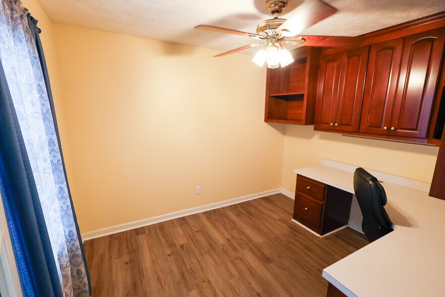 More Photos Of 2212 Hope Mills Rd, Fayetteville Office For Sale