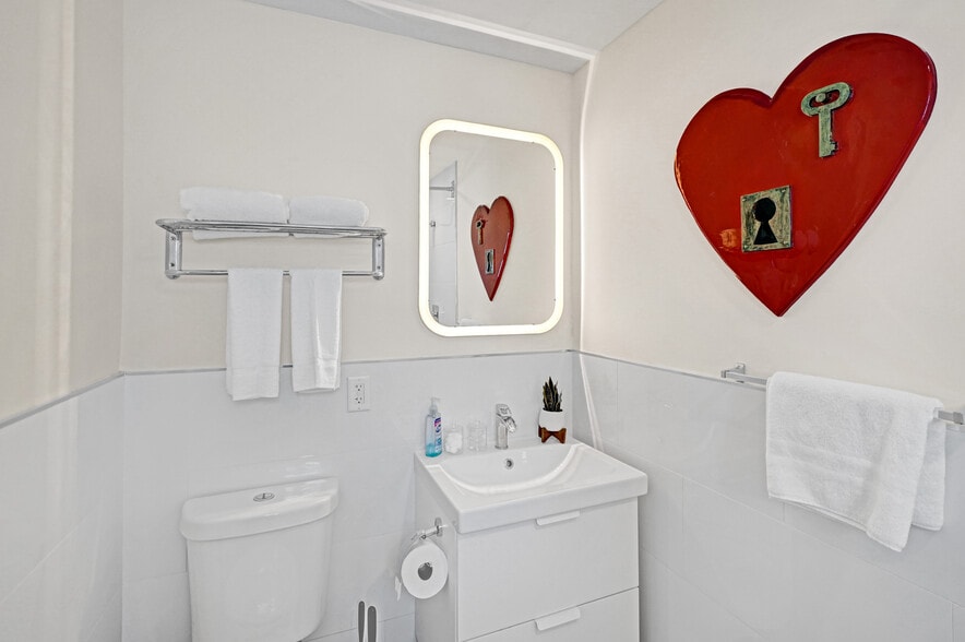 More Photos Of 3020-3024 Seville St, Fort Lauderdale Hotel For Sale