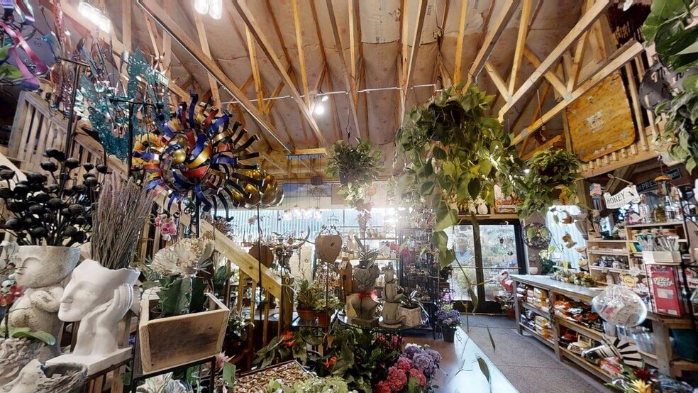 More Photos Of 17897 US-31, Vinemont General Retail For Sale