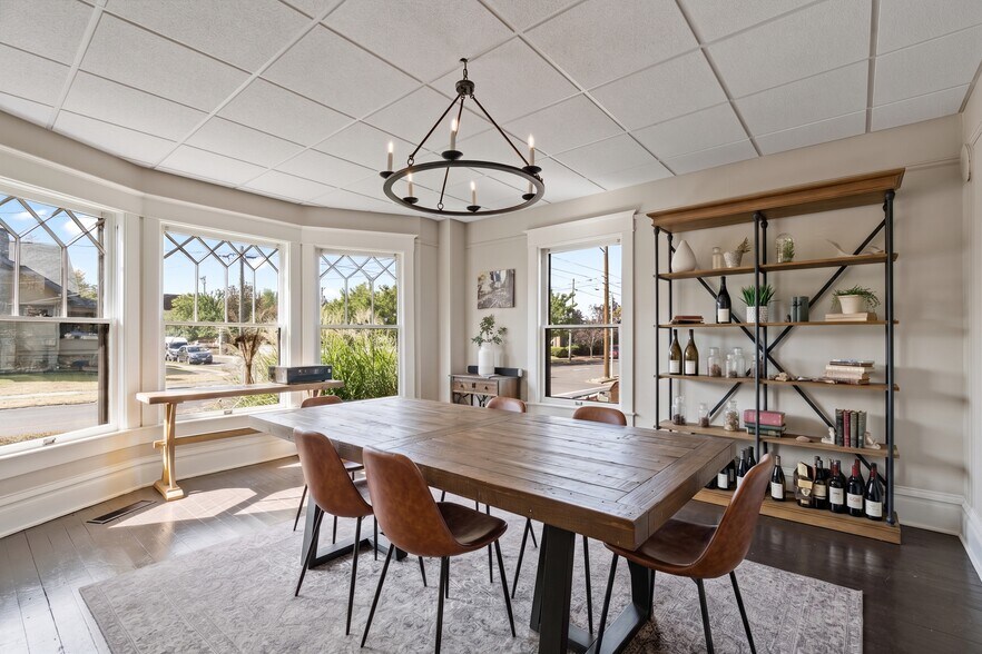 More Photos Of 707 NE 5th St, McMinnville Office For Sale