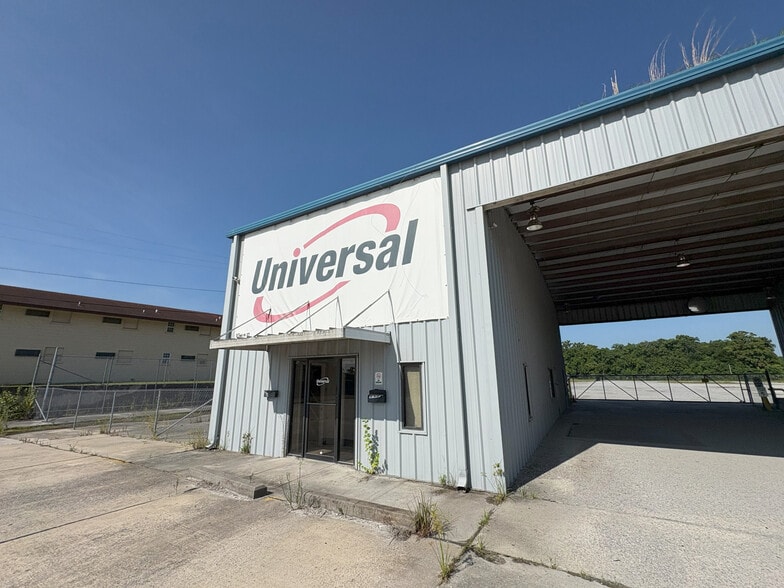 More Photos Of 17 Main St, Savannah Distribution For Lease