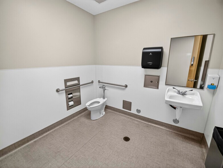 More Photos Of 1081 Long Beach Blvd, Long Beach Apartments For Lease