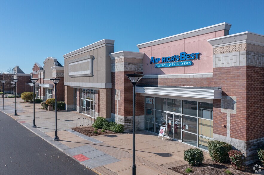 More Photos Of 702-750 S Randall Rd, Algonquin Unknown For Lease