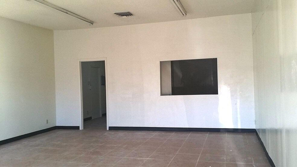 More Photos Of 3021 E Charleston Blvd, Las Vegas General Retail For Sale