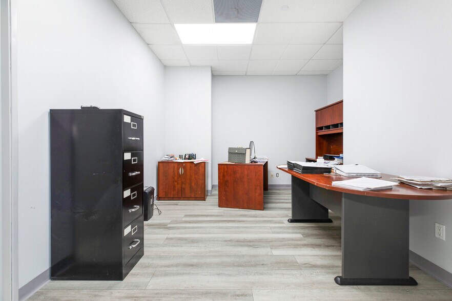 More Photos Of 350 W Arden Ave, Glendale Office For Lease