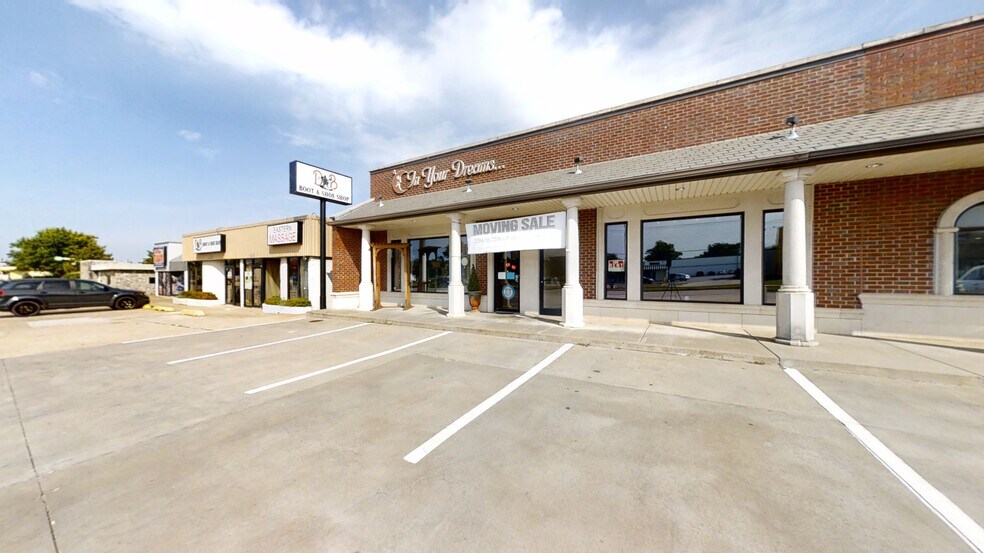 More Photos Of 2107-2109 W Main St, Norman General Retail For Lease