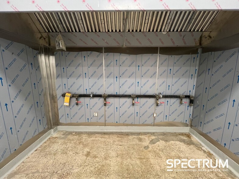 More Photos Of 401-411 Lincoln Blvd, Venice Restaurant For Lease