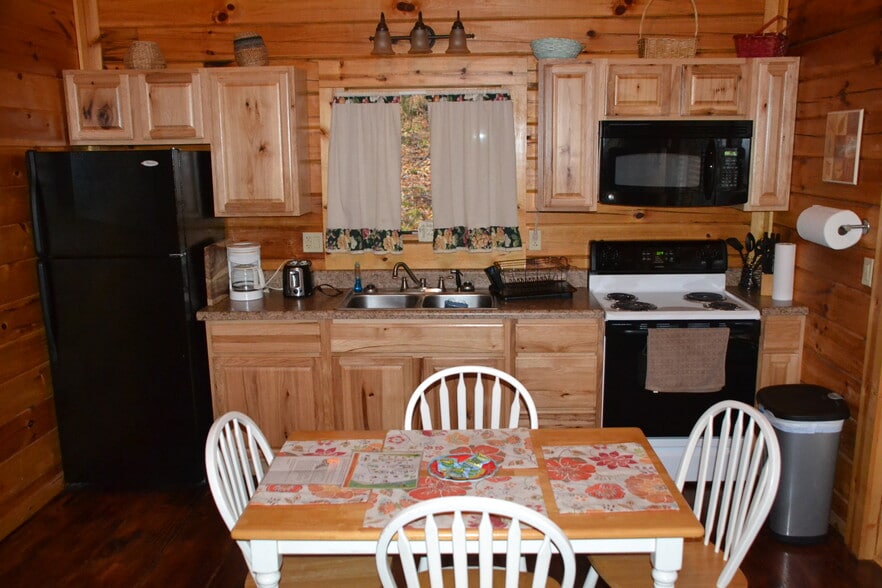 More Photos Of 504 Mountain View School Rd, Robbinsville Hotel For Sale