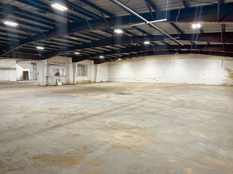 More Photos Of 530 N Beach St, Daytona Beach Warehouse For Sale