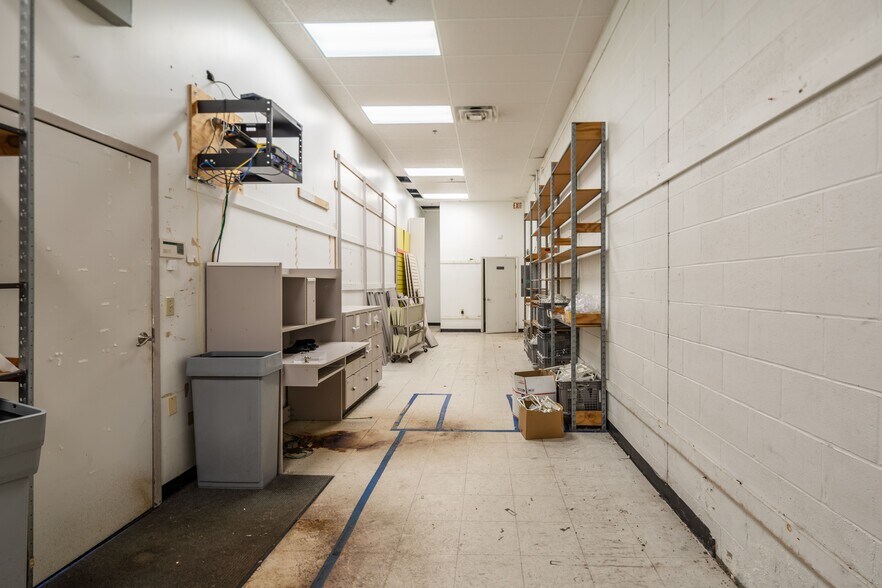 More Photos Of 4276 Lakeville Rd, Geneseo Unknown For Lease