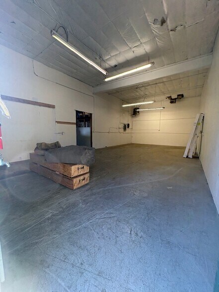 More Photos Of 126 San Antonio Cir, Mountain View Freestanding For Lease