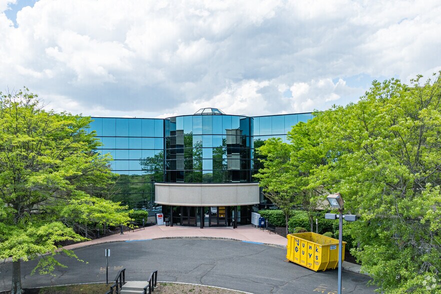 More Photos Of 1433 Hooper Ave, Toms River Office For Lease