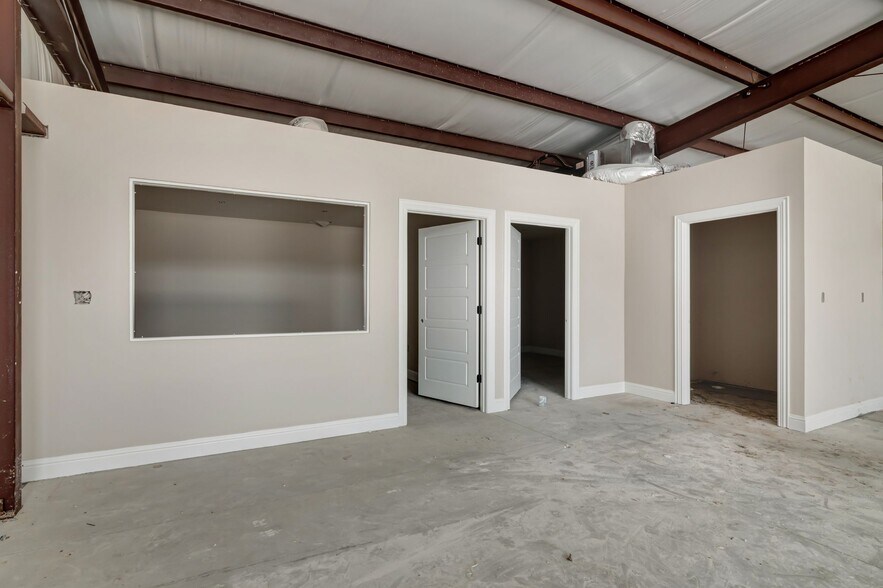 More Photos Of 3000 N FM 51, Weatherford Warehouse For Lease
