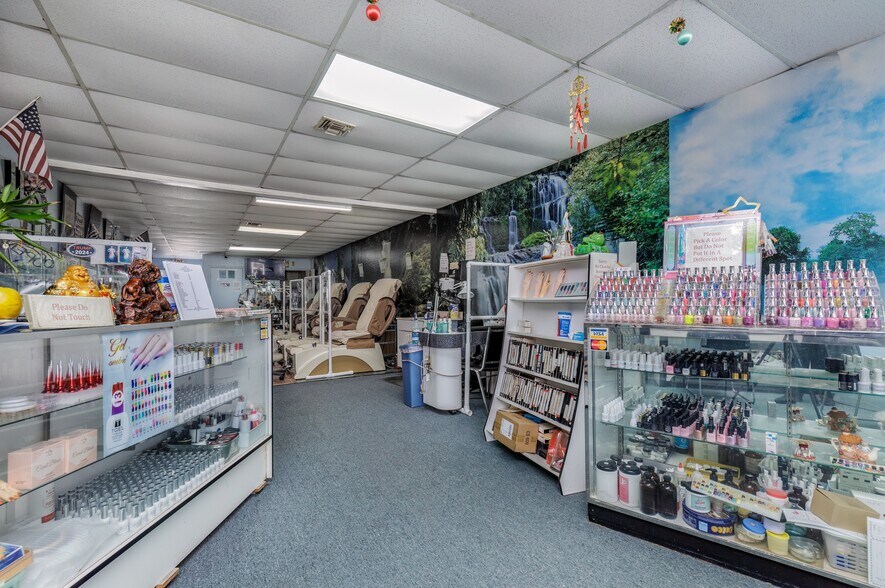 More Photos Of 431-471 NE 1st Ter, Crystal River Freestanding For Sale