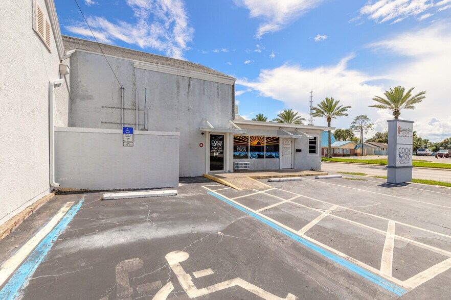 More Photos Of 529 Ridgewood Ave, Daytona Beach Freestanding For Lease
